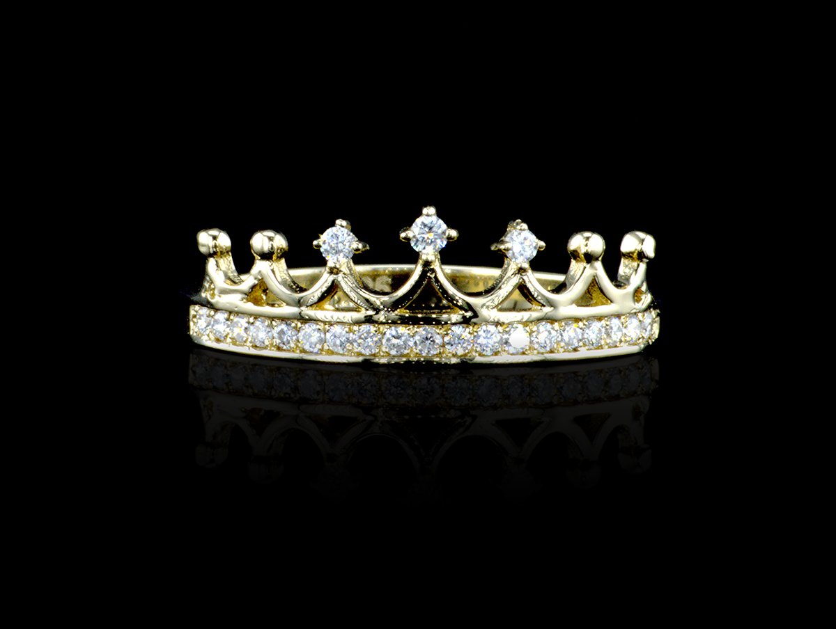 Crown diamond ring